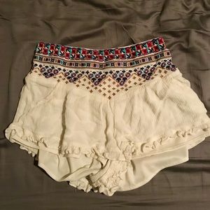 URBAN OUTFITTERS- LA HEARTS EMBROIDERED SHORTS